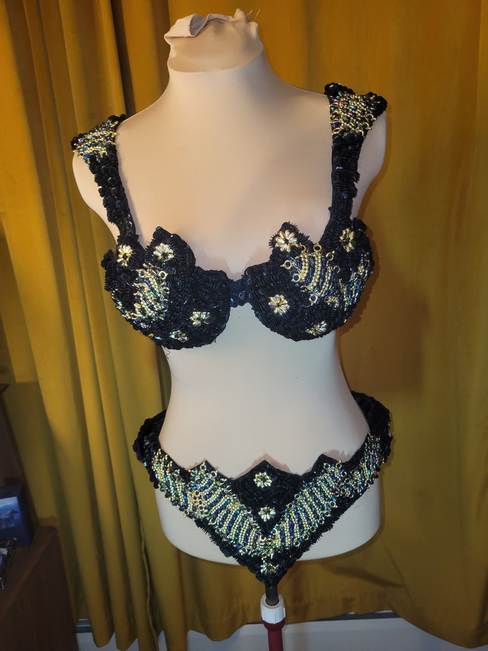 Black & Gold Bellydance Bra and Belt Set